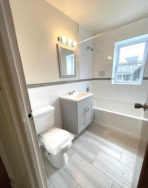 1 bed, 650 sqft, $1,700 — Photo 2