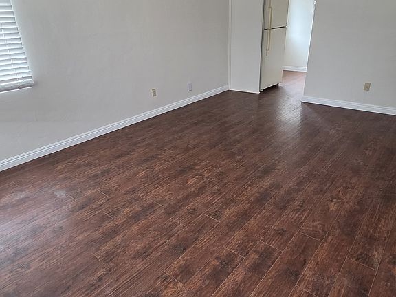 Livingroom towards kitchen