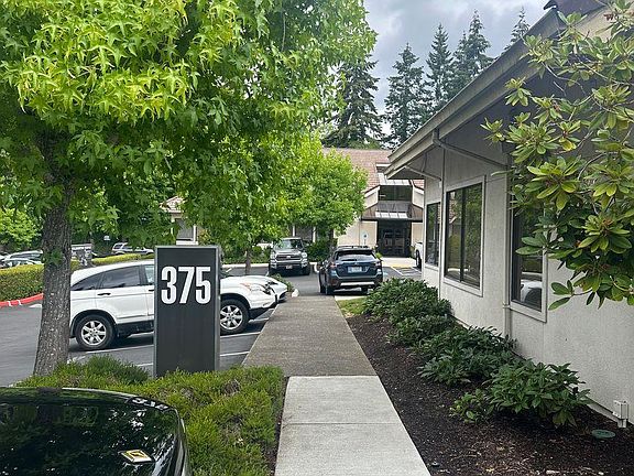 4th image of 375 118th Ave SE #102A