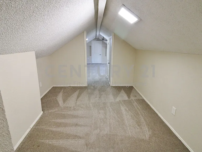 900 Valley Ridge Dr — Photo 16