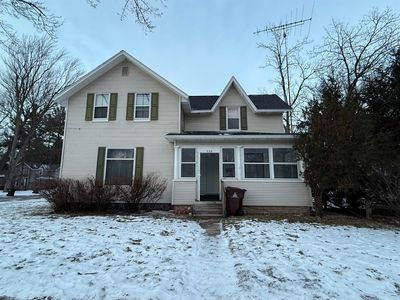 220 & 220-1/2 W Locust St, Mount Pleasant, MI, 48858