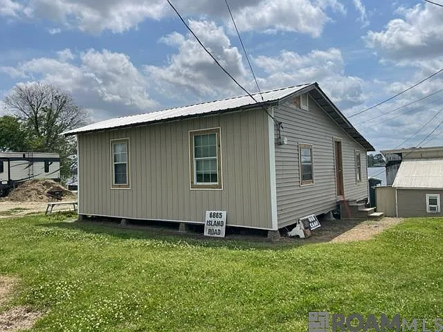 6865 Island Rd
