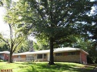 17 Chieftain Dr, Saint Louis, MO 63146