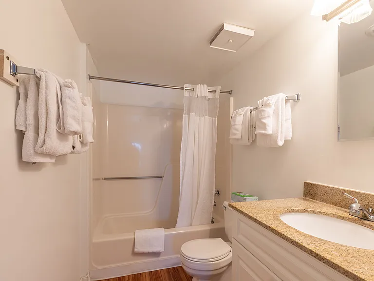 302 32nd St #205 — Photo 11