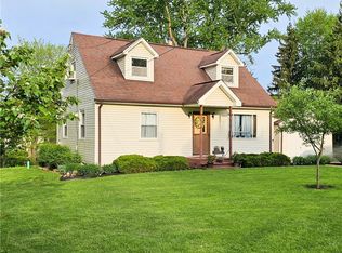 129 S Kerrwood Dr, Hermitage, PA 16148