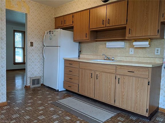 3rd image of 4645 Memphis Villas S