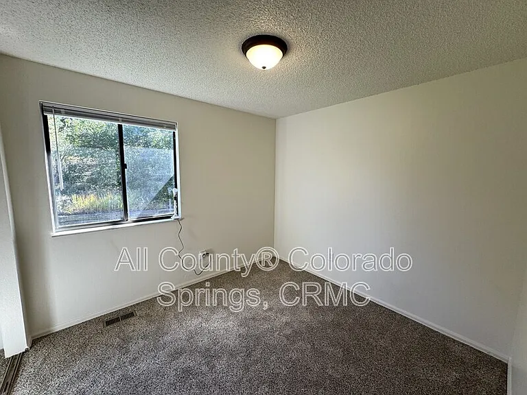 2713 Hearthwood Ln — Photo 11