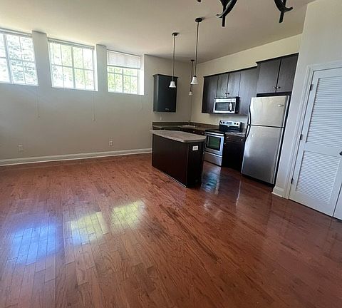 3rd image of 103 Kings Rd APT 106