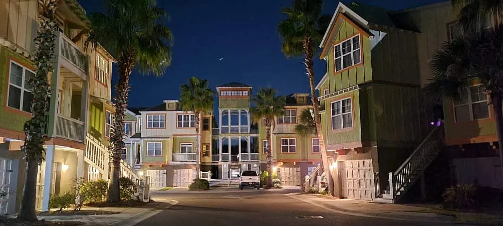 3 bed, 1617 sqft, $7,900 — Photo 1