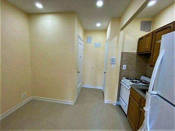 3rd image of 1625 E 13th St #4CC
