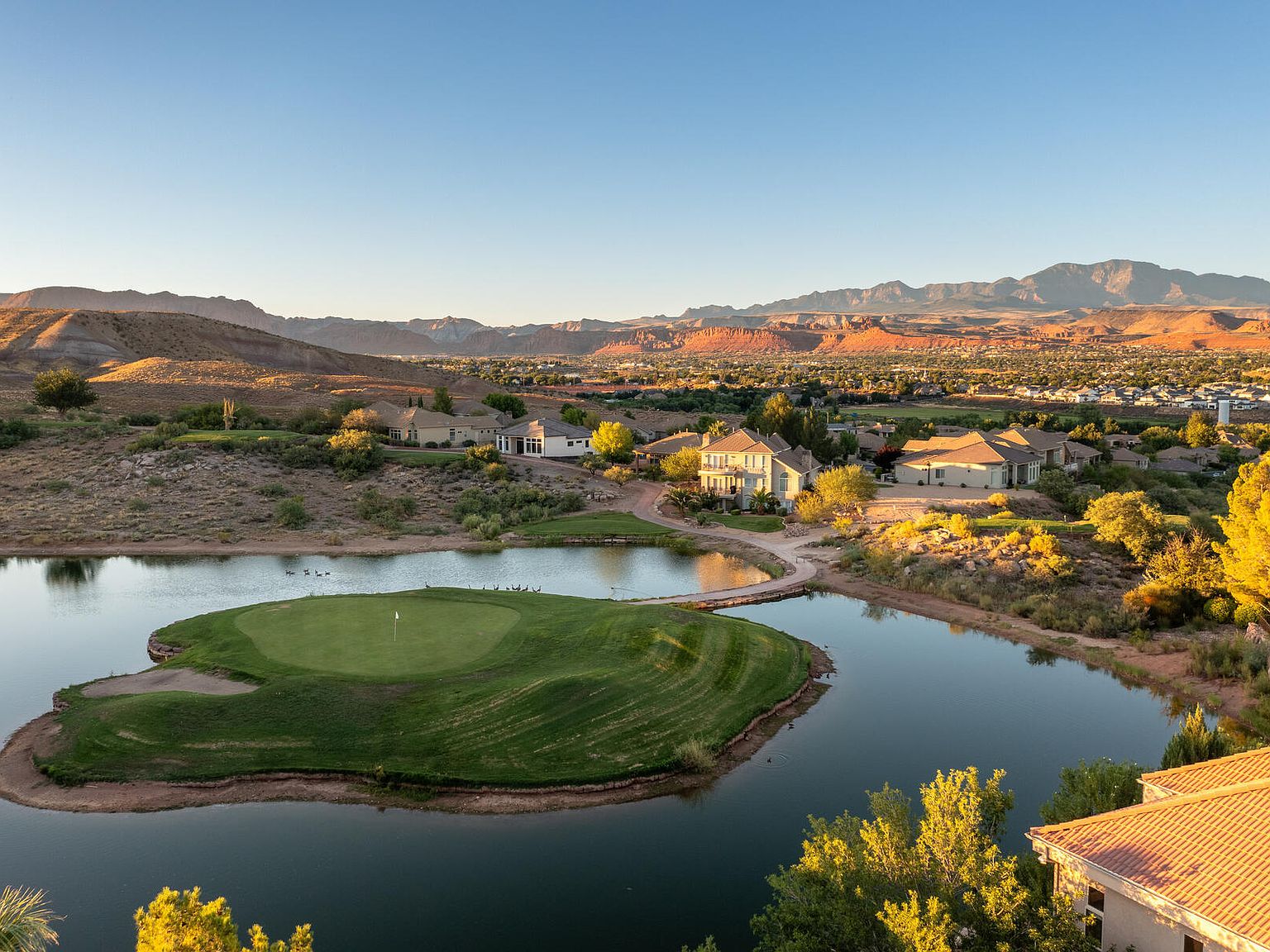 2734 W Canyon Ridge Rd