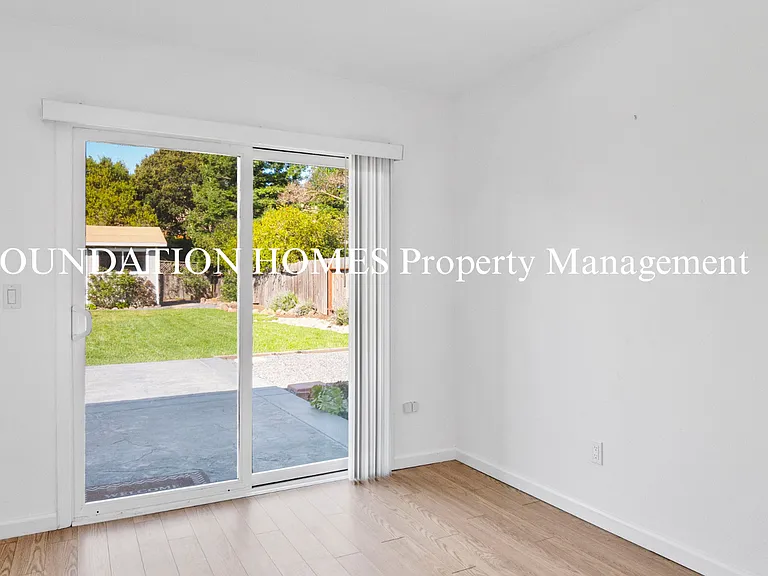 151 Kenwood Ct — Photo 11