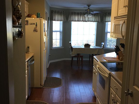4th image of 308 Country Glen Ave