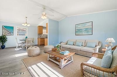 5th image of 725 Teal St