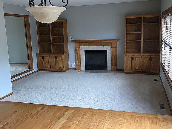 3rd image of 653 207th Ave NE