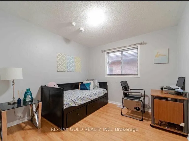 15 Sedgewick Cir — Photo 9
