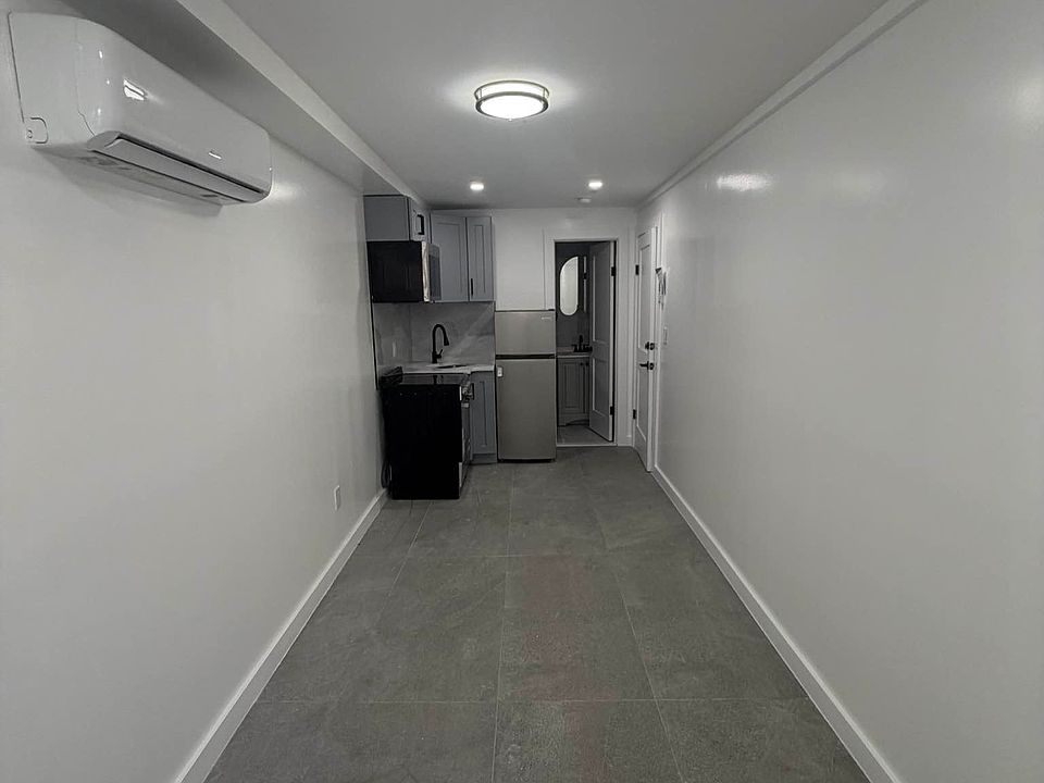 2nd image of 129 Beadel St #B