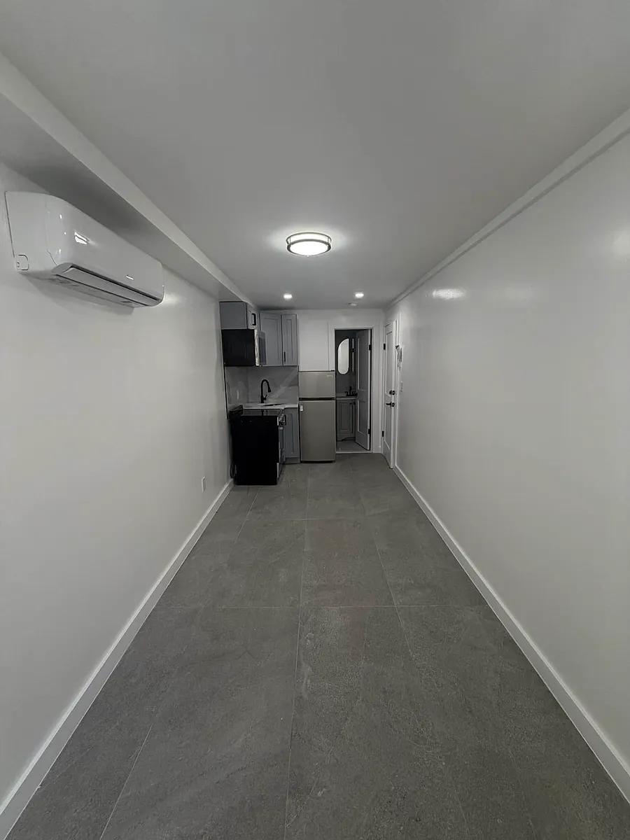 Building Photo - 129 Beadel St #B