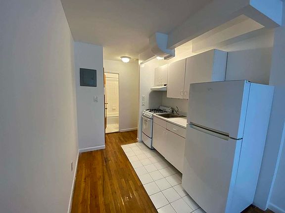 5th image of 317 W 22nd St APT 1