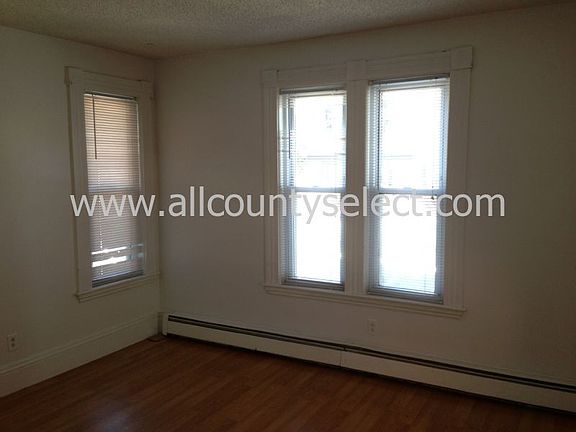 4th image of 11 Essex St #1