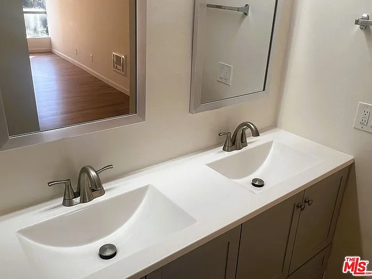 6000 Canterbury Dr #6000D212 — Photo 8