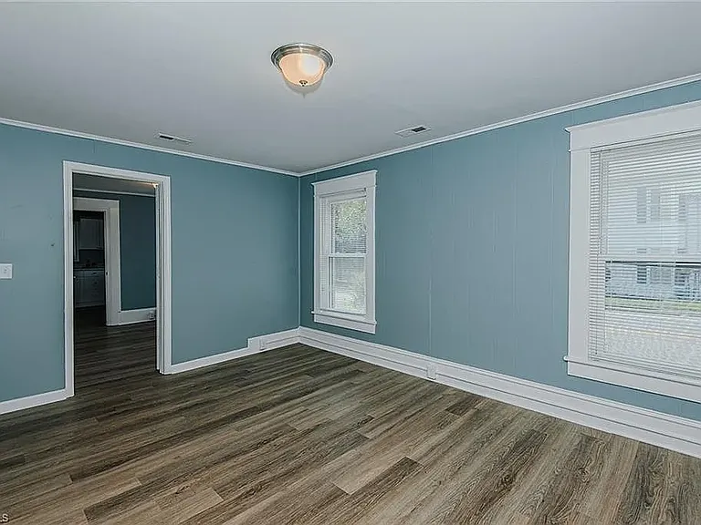 1425 Marion St — Photo 15