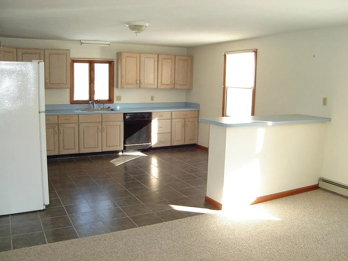 2 bed, 1200 sqft, $2,400 — Photo 2