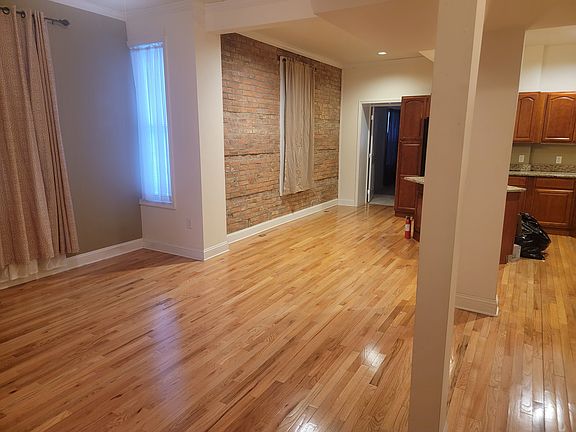 3rd image of 230 N Potomac St APT 1