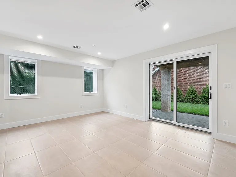 55 Washington Ave — Photo 36