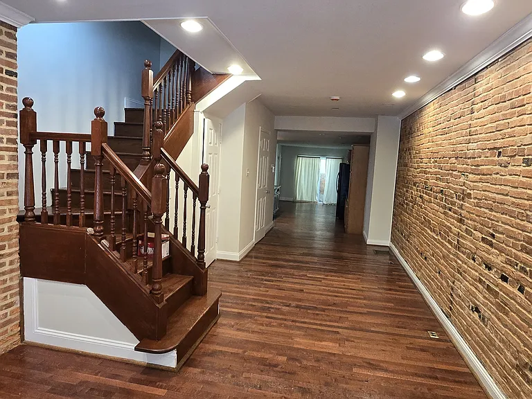 1811 E Pratt St — Photo 2