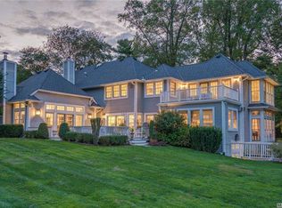 12 Middle Hollow Rd, Huntington, NY 11743