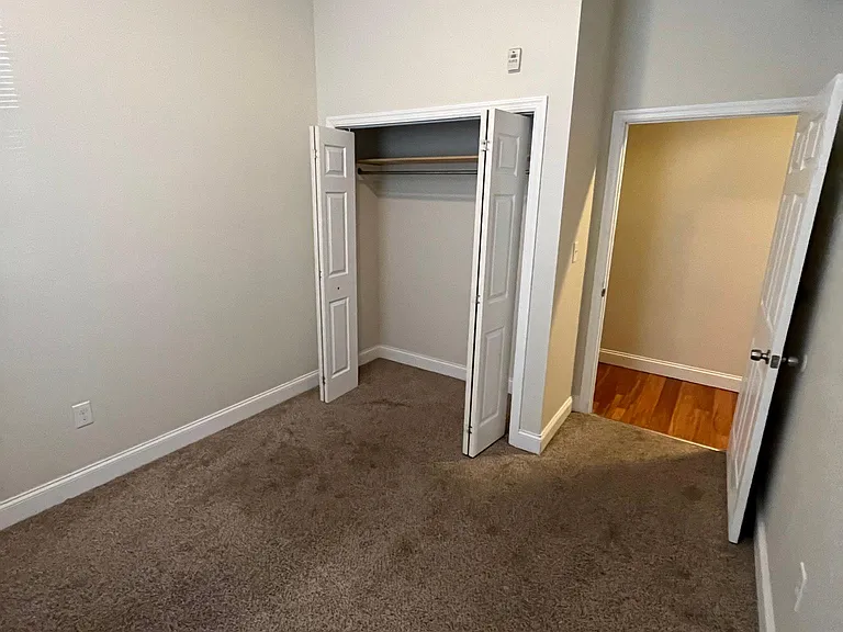 516 E Chestnut St #6 — Photo 16