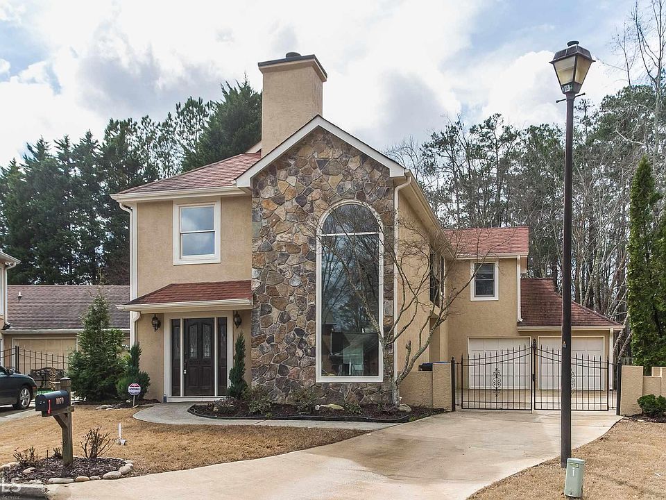 2nd image of 1070 Essex Ct