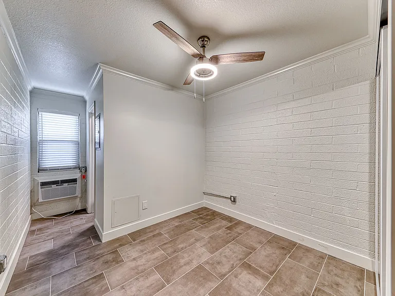 310 S Maryland Pkwy — Photo 10