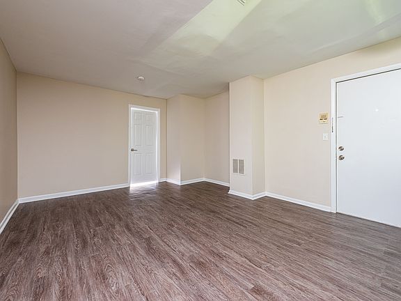 4th image of 306 Main St APT 3