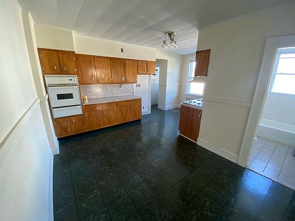 4th image of 79 Devon St Floor 1