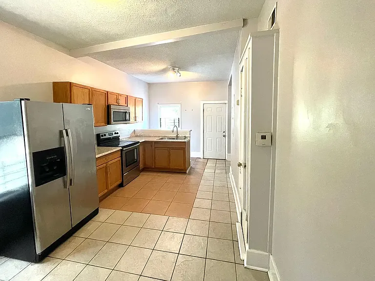 2206 Barnard St — Photo 8