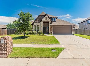8216 Canyon Dr, Aubrey, TX 76227