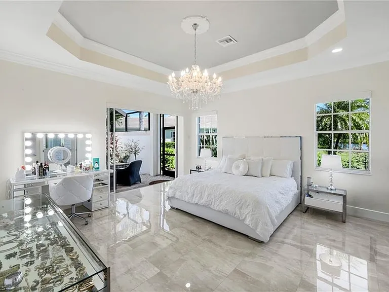 22660 Fairlawn Ct — Photo 24