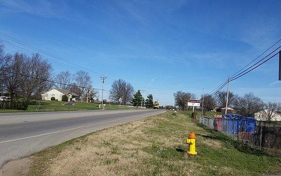 3rd image of 568 Lexington Dr