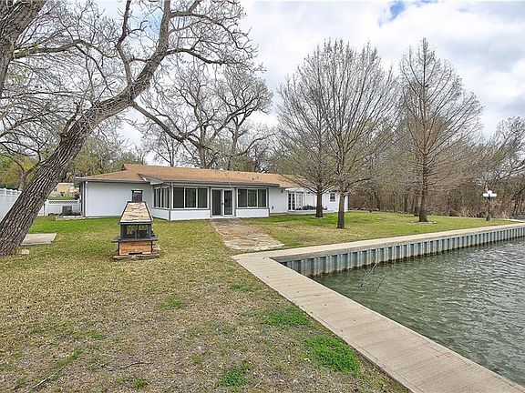 4th image of 3821 Marina Dr