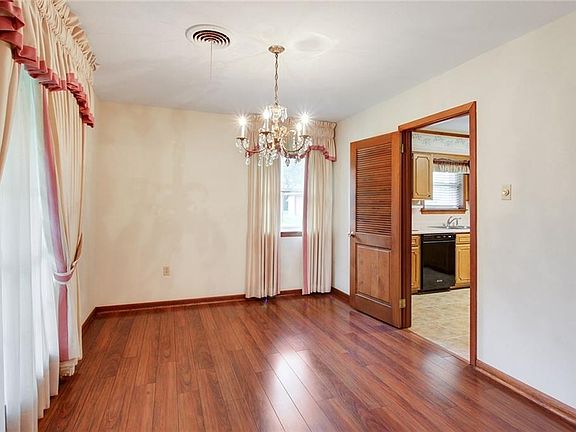 5th image of 301 Camelia Ave