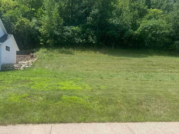 2567 Clubhouse Dr, Lake City, MN 55041