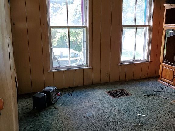 5th image of 212 E Main St