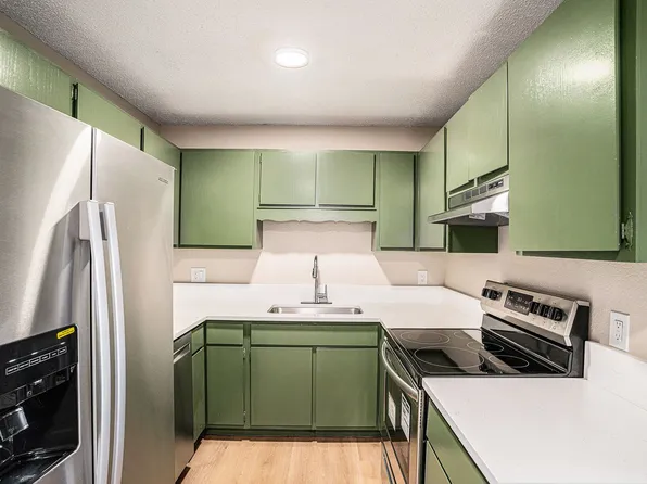 Fully Updated 2BD Condo, 1224 Graves Ave Unit 32, Estes Park, CO 80517