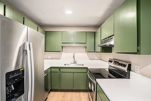 Fully Updated 2BD Condo Photo 1