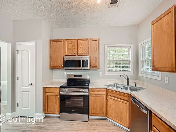 4th image of 4500 Ferncrest Pl