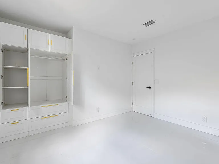 626 NW 7th St — Photo 16
