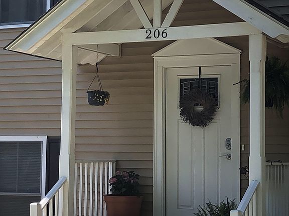 5th image of 204 Stribling Ave #B