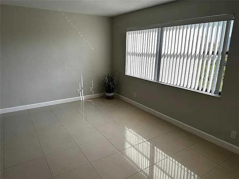 105 S Riverside Dr #303 — Photo 21